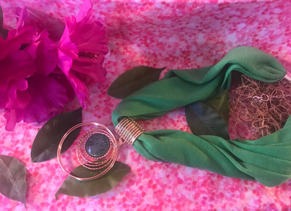 Short Green Scarf Necklace with pendant
