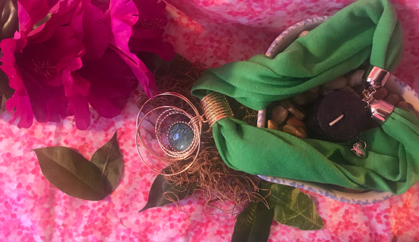 Short Green Scarf Necklace with pendant